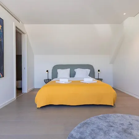 Riverside Rooftop Apartment Lissabon