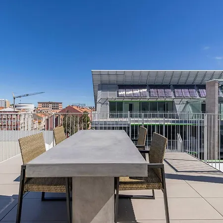 Riverside Rooftop * Lissabon